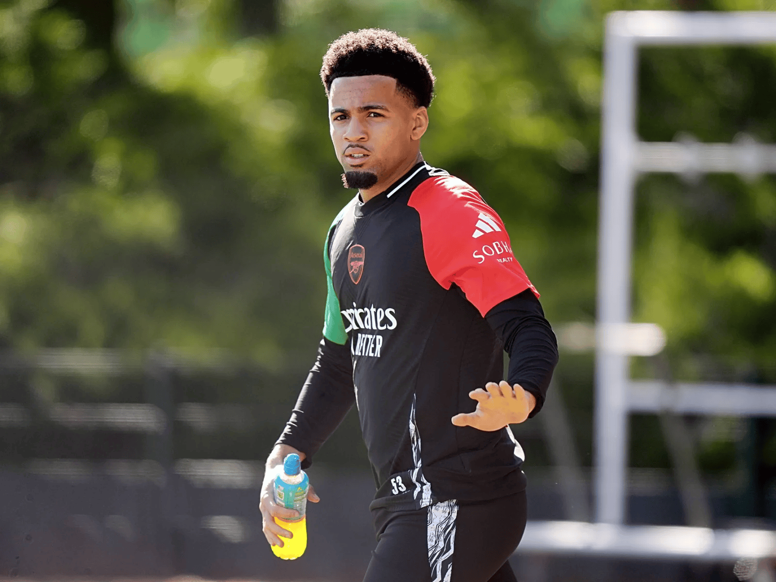 关于转折点阿森纳单刀错失，荷甲今晨攻防权衡，引发热议，纪律约束更严格的信息-kaiyun