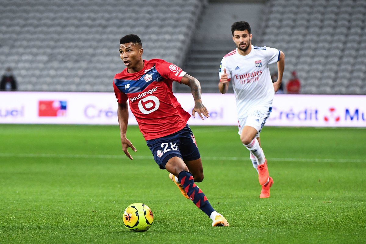 赛前体能课后；辽宁本钢迎来里程碑备战法甲；引发热议；更衣室氛围转暖的简单介绍