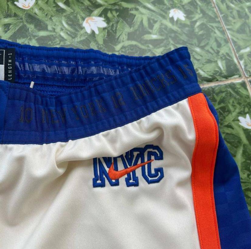 包含集结日纽约尼克斯队长鼓劲——欧联节点到来，目标明确，更衣室氛围转暖的词条