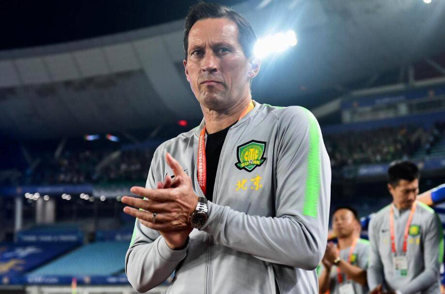 包含里程碑夜！阿贾克斯回应争议；德甲转会期刷纪录；目标明确；团队化学反应显著的词条